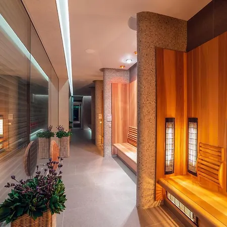 Jezerka Hotel 4*