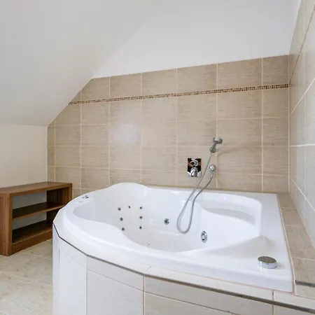 Hotel Jezerka 4*